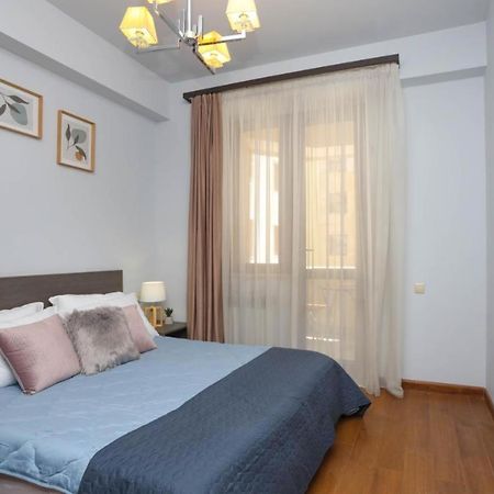 Apartment Near Republic Square Ereván Exterior foto