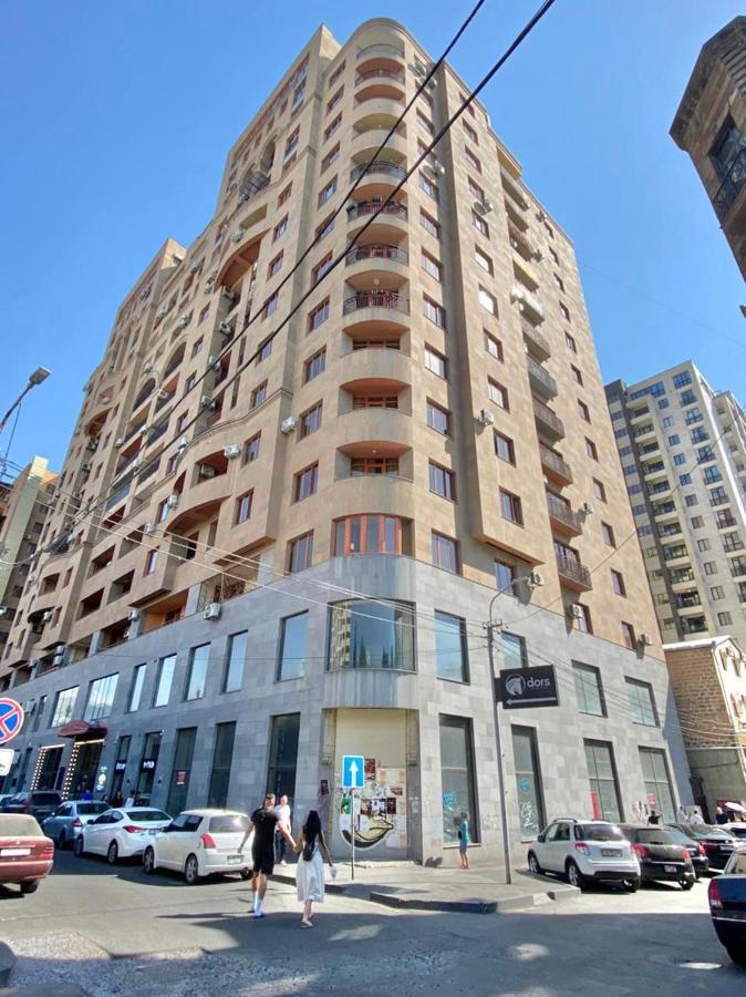 Apartment Near Republic Square Ereván Exterior foto
