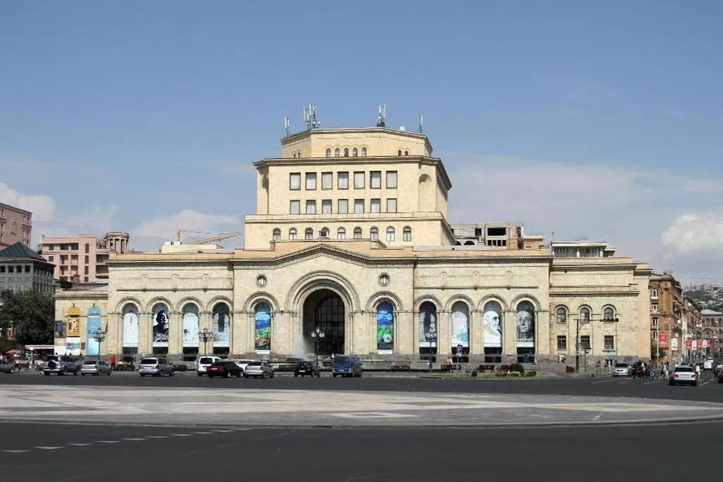 Apartment Near Republic Square Ereván Exterior foto