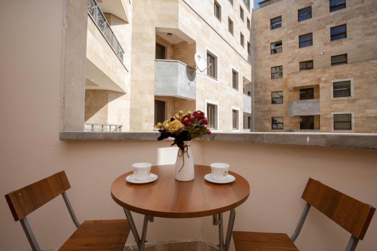 Apartment Near Republic Square Ereván Exterior foto